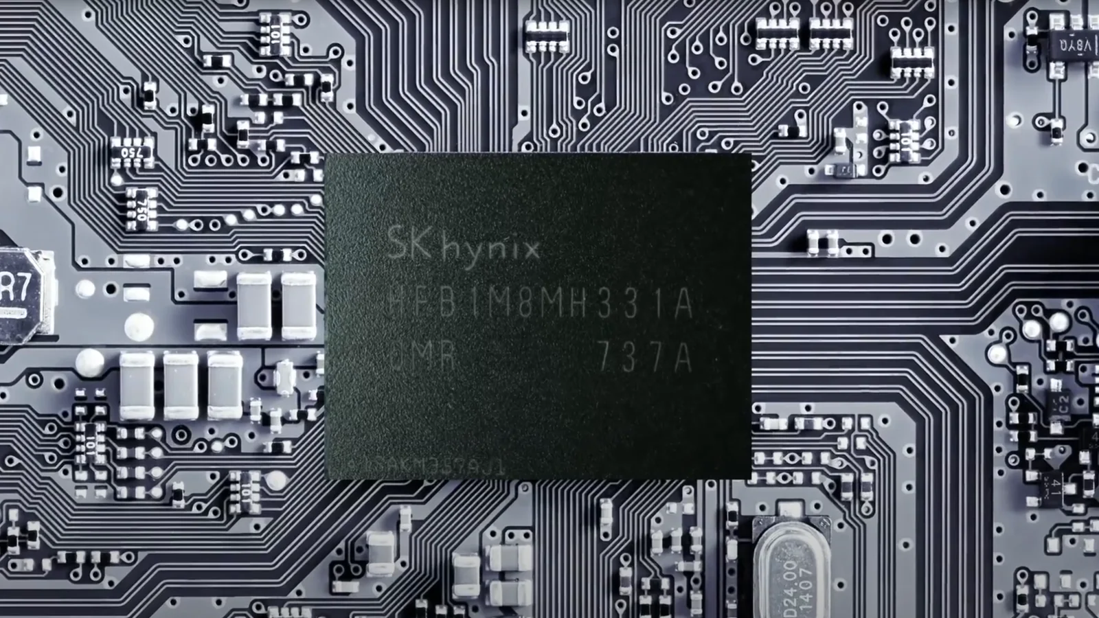 SK hynix 1c-generation DDR5 DRAM chip showing its black package, white product labeling and semiconductor contacts