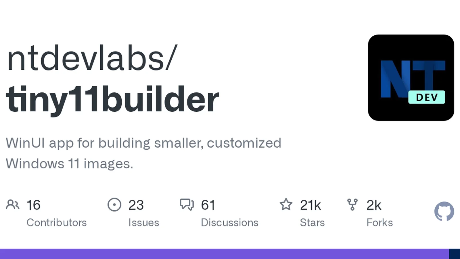Official Tiny11 Builder welcome screen showing the Windows 11 customization application and its available build modes